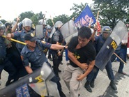 フィリピン・アキノ大統領の施政方針演説にBAYANが抗議行動・その3